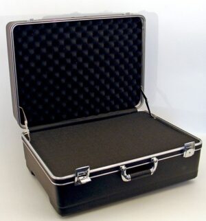 Platt 221609H heavy duty polyethylene cases have Telescoping Handle Case